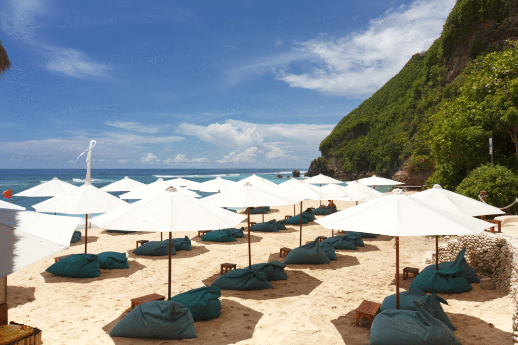 Sundays Beach Club